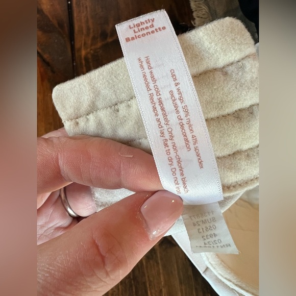 Cacique Women's Cream Full-Coverage Bra, lightly lined, size 42F, GUC - Picture 3 of 6